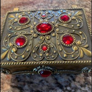 BRONZED DETAILED VINTAGE RUBY JEWLERY DISPLAY STOREAGE CASE !!